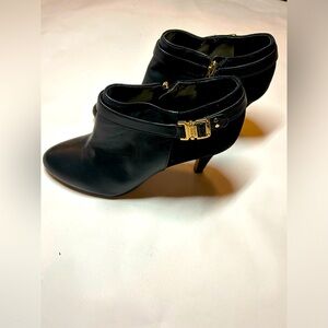 Vince Camuto women’s leath ankle boots